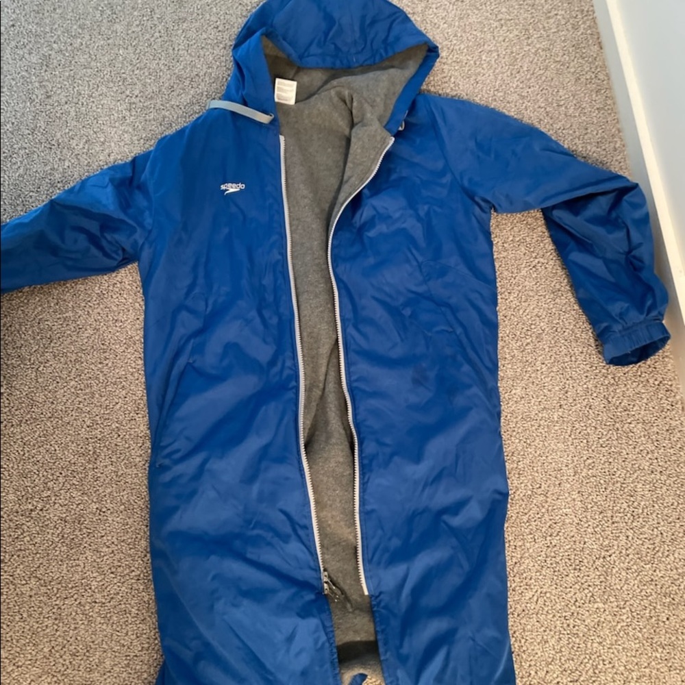 SPEEDO SWIM PARKA Swim parkas serve a multitude of uses. Size XS Unisex